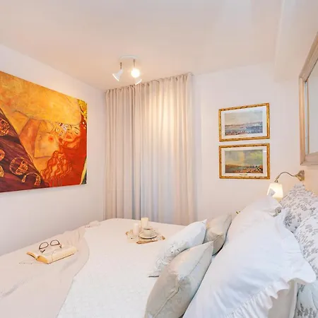 Perfect Downtown A217 Apartment