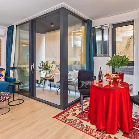 Perfect Downtown A217