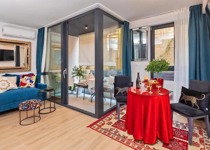 Perfect Downtown A217